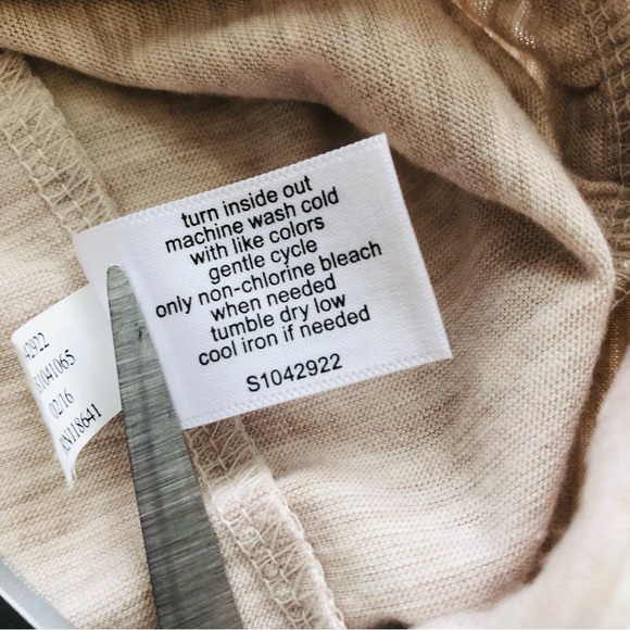 Lane Bryant pullover shirt cream lace yoke cap sleeves sz 18/20 band at bottom - Picture 11 of 12